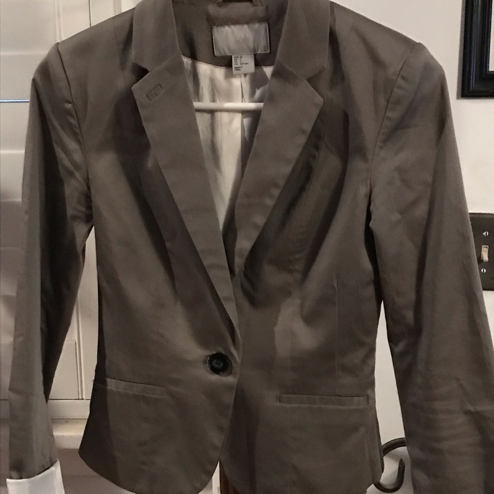 Blazer - Picture 3 of 3